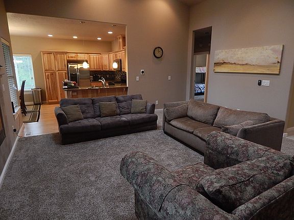 5th image of 2530 NE 45th St