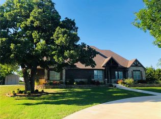 141 Country Club Rd, Decatur, TX 76234