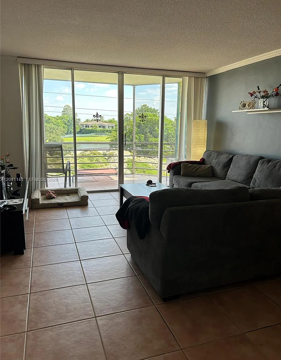 Rolling Green Condo C — Photo 4