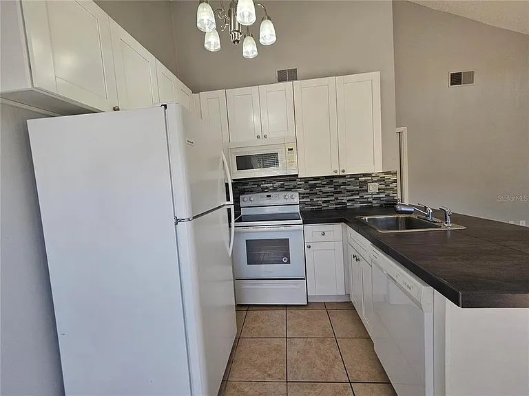3610 Sammy Ct — Photo 4
