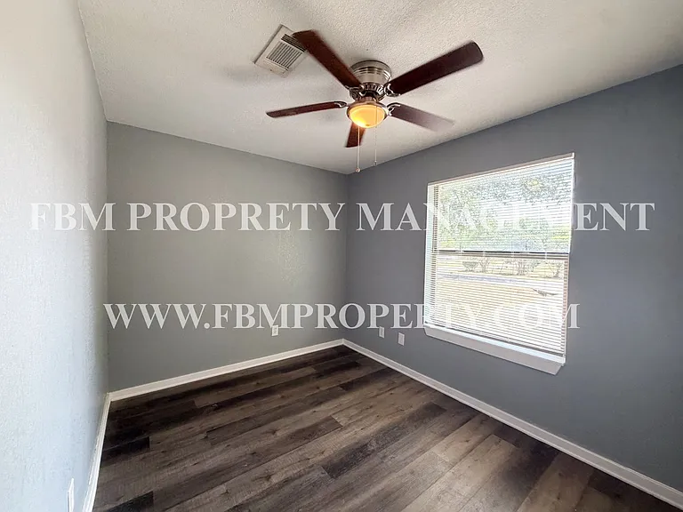 808 Metropolitan Ave — Photo 17