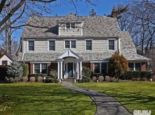 73 Whitehall Blvd, Garden City, NY 11530