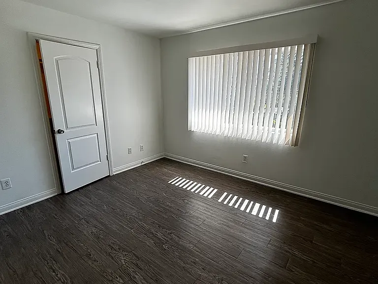 14359 Haynes St #5 — Photo 11