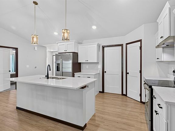 4th image of 921 Prairie View Dr