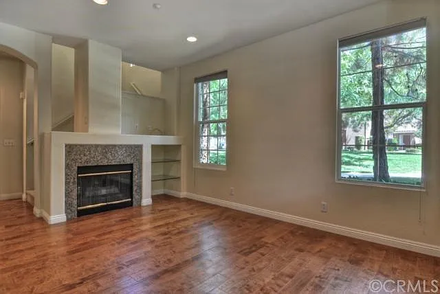 2 bed, 2.5 bath, 1200 sqft, $3,700 — Photo 4