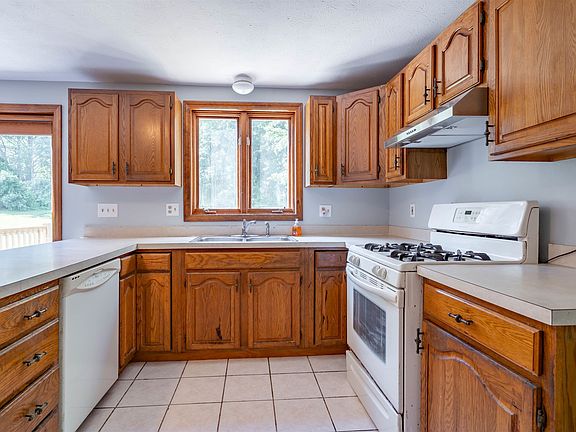 2nd image of 41 Lund Drive
