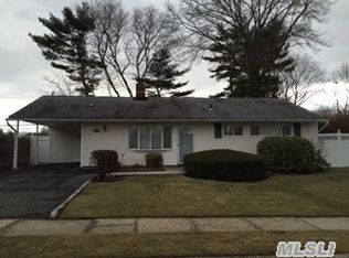 106 Southwood Cir, Syosset, NY 11791