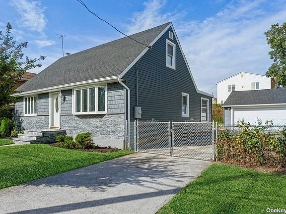 3rd image of 292 Hunnewell Ave