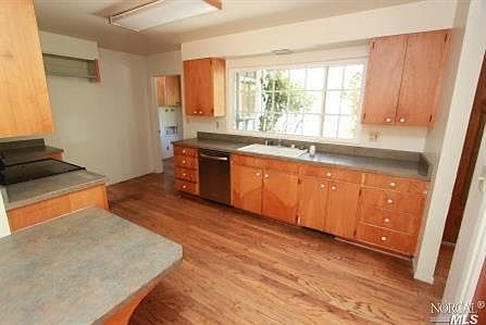 5th image of 320 White Cottage Road N