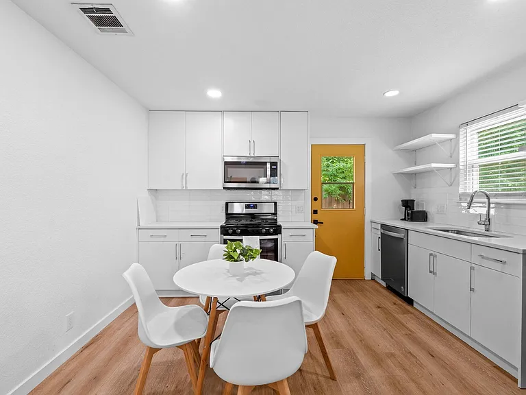 10601 Macmora Rd #B — Photo 7