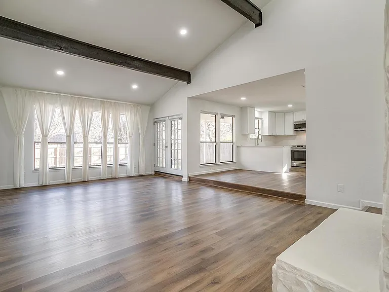 4107 Shamrock Dr — Photo 10
