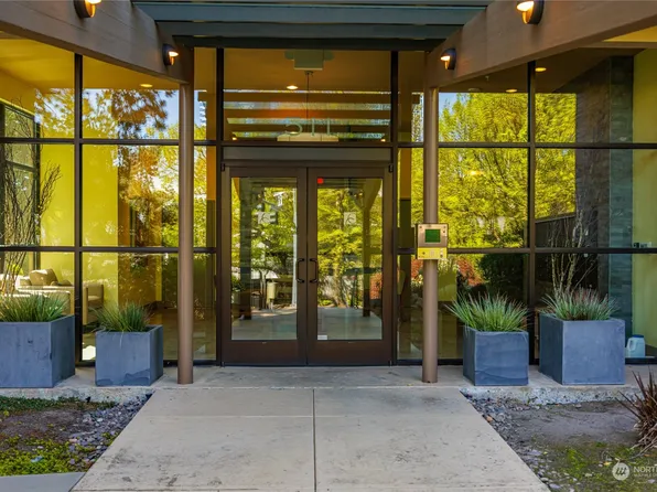 511 100th Avenue NE #212, Bellevue, WA 98004