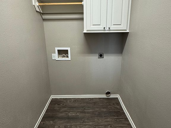 5th image of 327 Silvercreek Dr