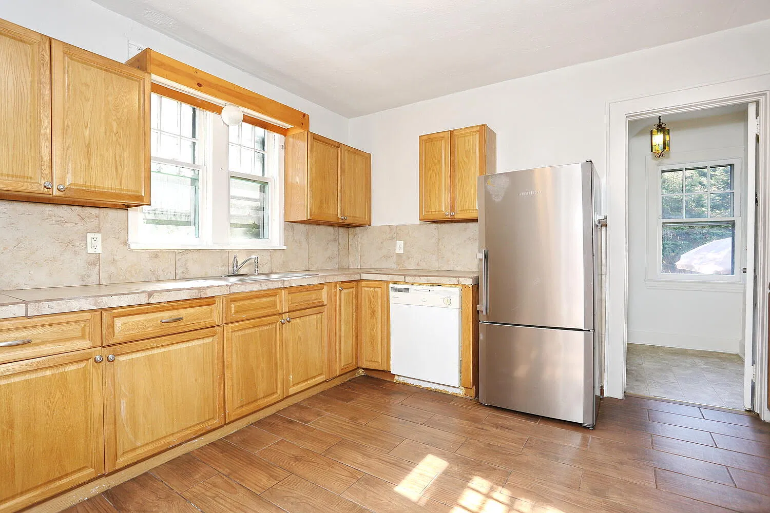 3 bed, 1200 sqft, $3,200 — Photo 3