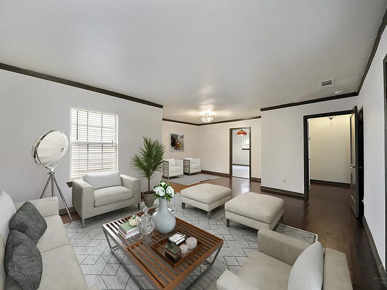 2824 Dyer St — Photo 15