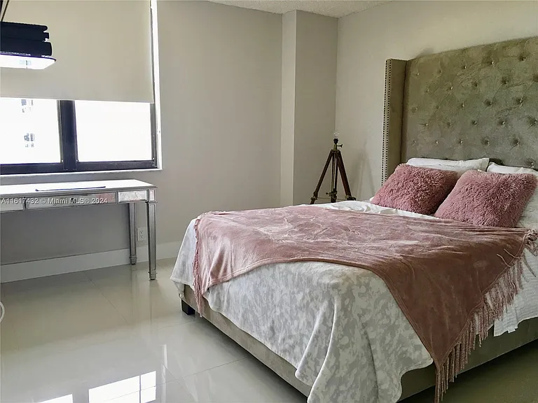 2555 Collins Ave #1711 — Photo 8