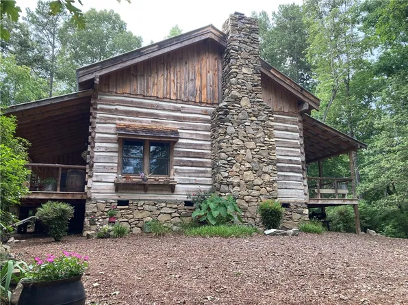 158 Castle Creek Dr, Pickens, SC 29671