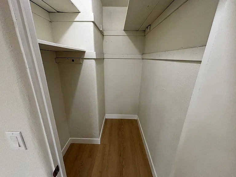 24337 Myers Ave — Photo 9