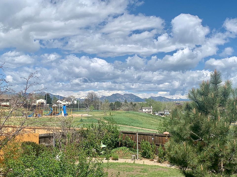 Flatirons / unobstructed mountain views with a huge backyard