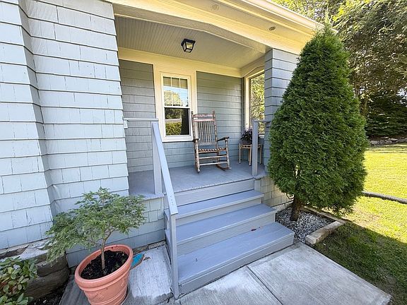 4th image of 39 Main St