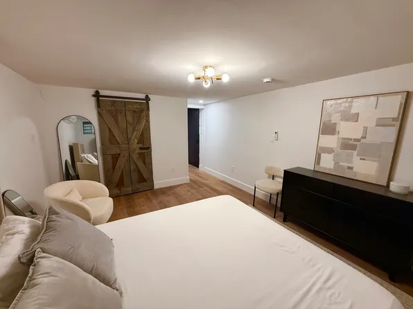 1853 Cornelia Street image 9 of 11