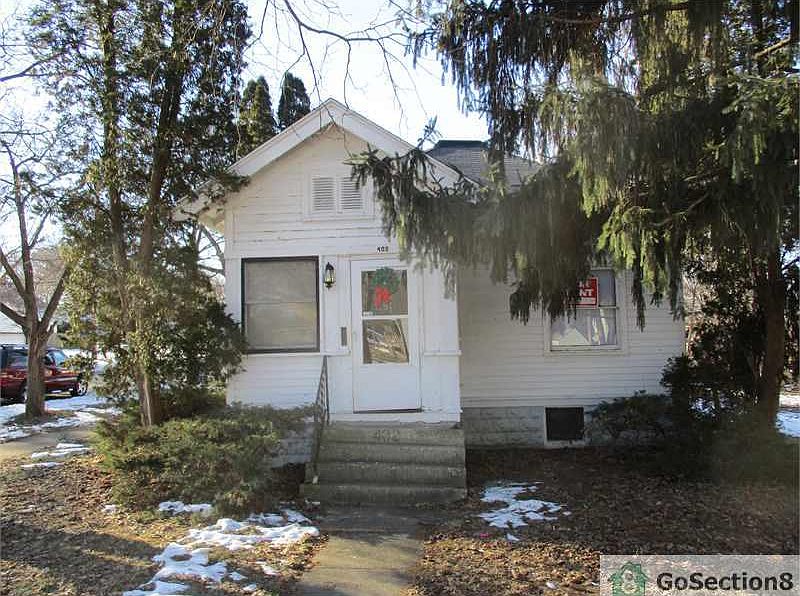 1st image of 402 N Henrietta Ave