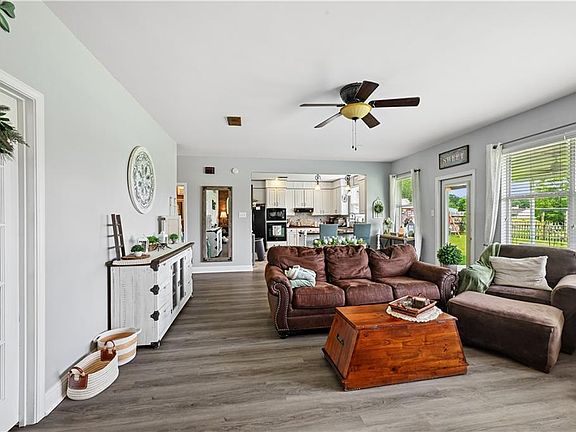 4th image of 600 Fairway Ct