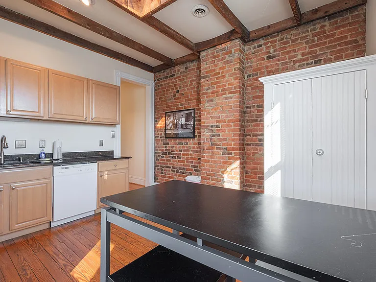 113 N Robinson St — Photo 13