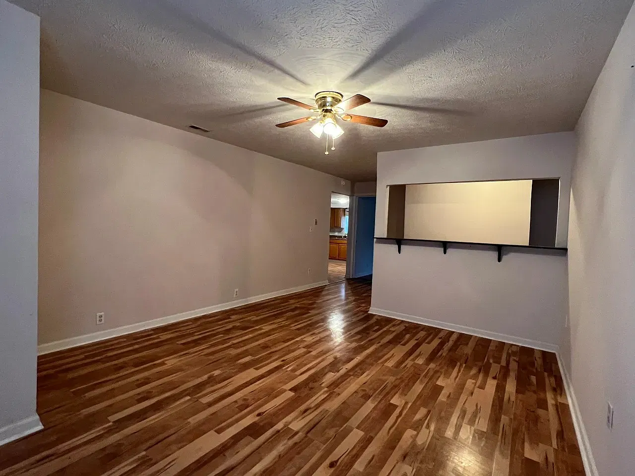 3 bed, $1,200 — Photo 2