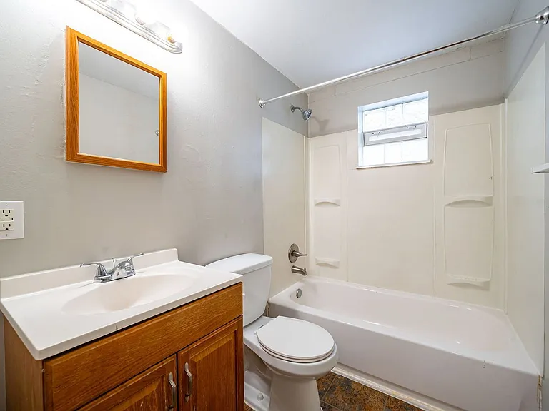 511 Elsmere St — Photo 6
