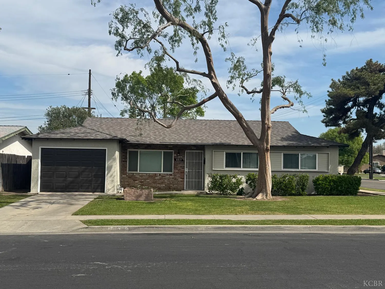 2215 N Mayfair Dr photo 1