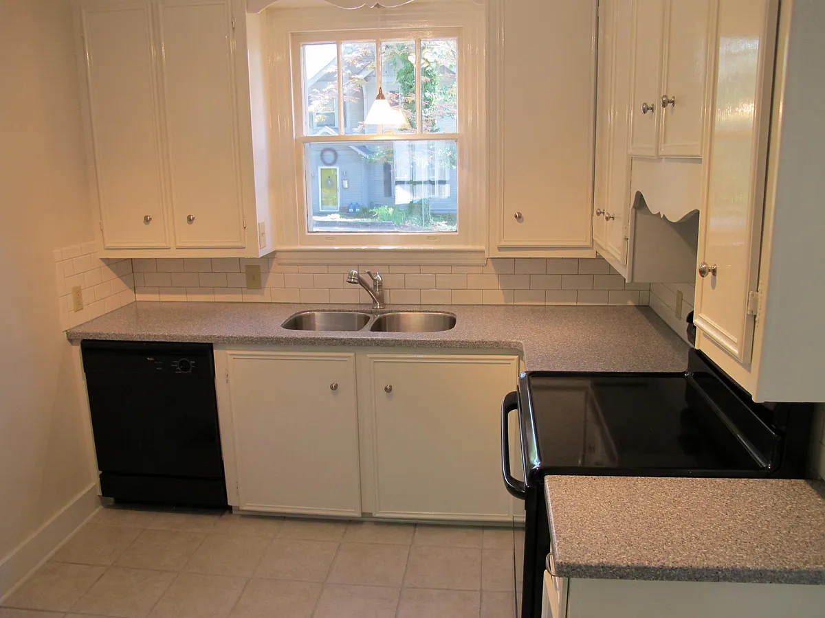 Kitchen - 418 N Cedar St