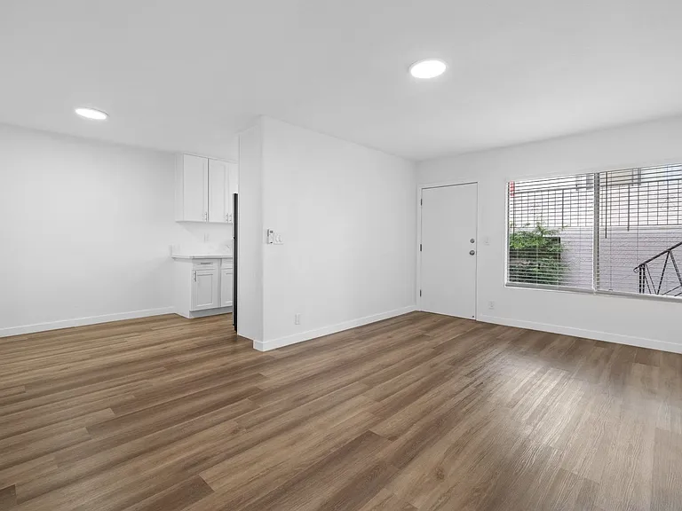 12726 Matteson Ave — Photo 4