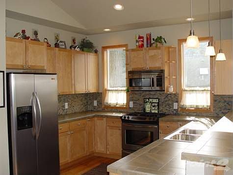Custom Kitchen w/Stainless Appliances
