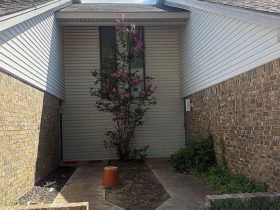 2nd image of 1318 Summerton Pl
