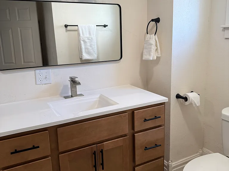 57 E Ash St #2 — Photo 10