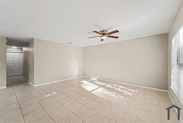 3 bed, 1350 sqft, $2,000 — Photo 3