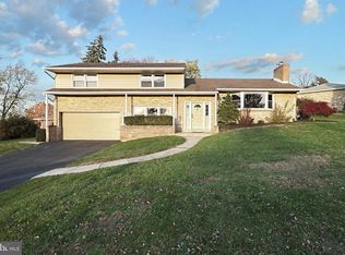 1701 Randolph Dr, York, PA 17403