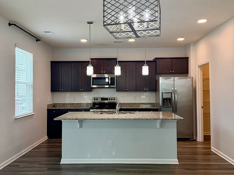 74 Parkside Dr — Photo 5