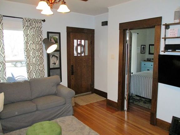 4th image of 108 S Lincoln St