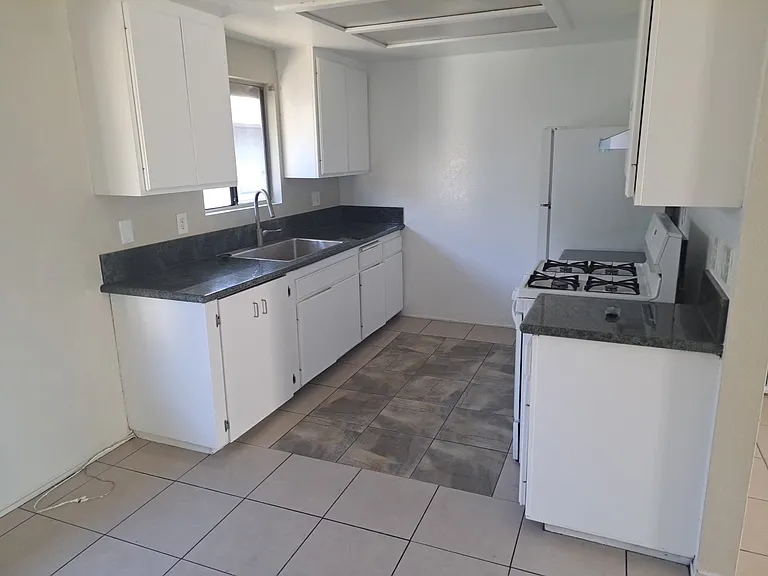 555 Sioux Dr #D — Photo 6