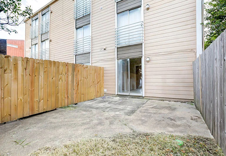 4220 Belvedere St #3 — Photo 8