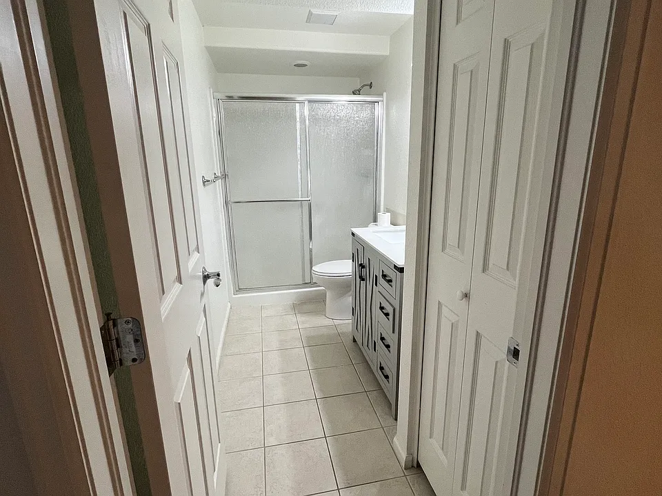 3815 Village View Ln