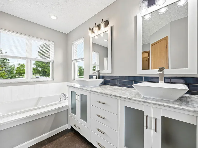 3033 Jamestown Dr — Photo 20