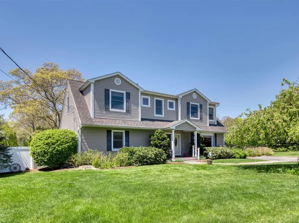 26 Middle Road, Hampton Bays, NY 11946