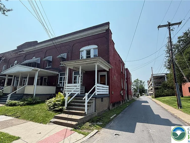 156 Hanover St #156B — Photo 2