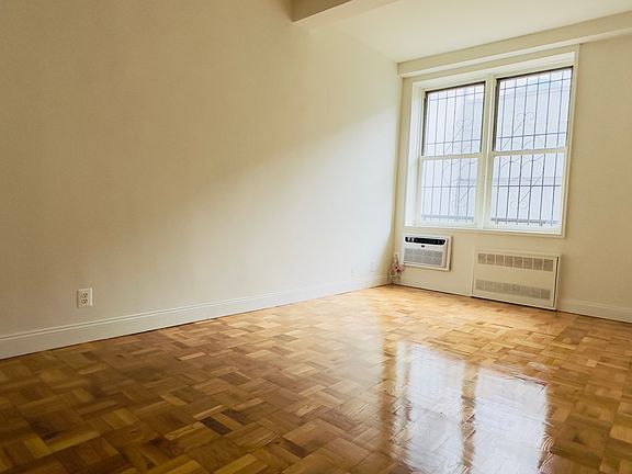 5th image of 310 W 47th St APT 1K