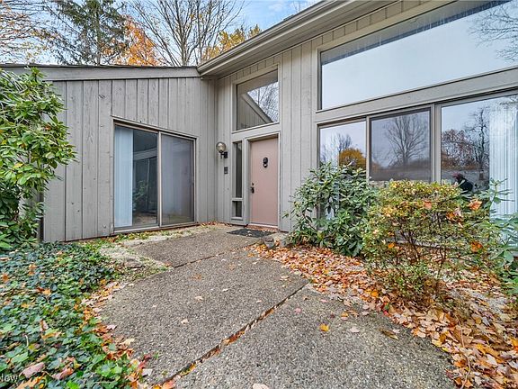3rd image of 800-36 Windward Dr