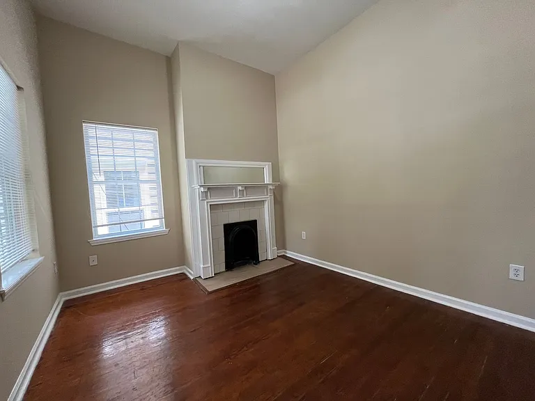 825 E Henry St — Photo 9