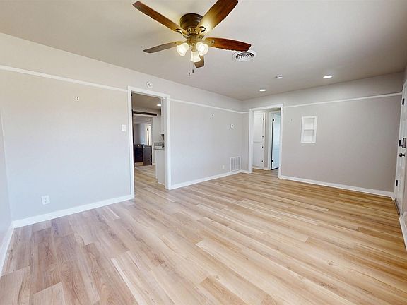 4th image of 508 S Aspen Ave